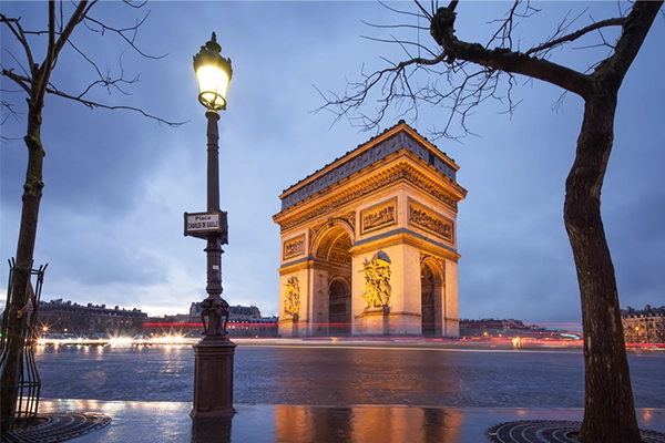 Arc de Triomphe de l'Étoile (Triumphal Arch of the Star) at the Place Charles de Gaulles (Charles de Gaulles Square), Paris, France