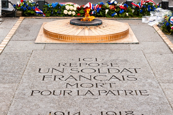 tomb of the unknown soldier in paris